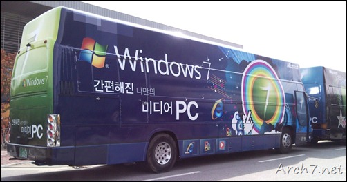 바깥에는 윈도우 7을 홍보하는 버스도 대기하고 있었죠