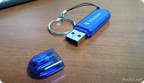 일상에서 흔히 볼 수 있는 USB 메모리(USB flash drive)